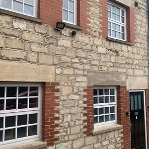 1 Bed House, Free On Street Parking, Central Holiday home
